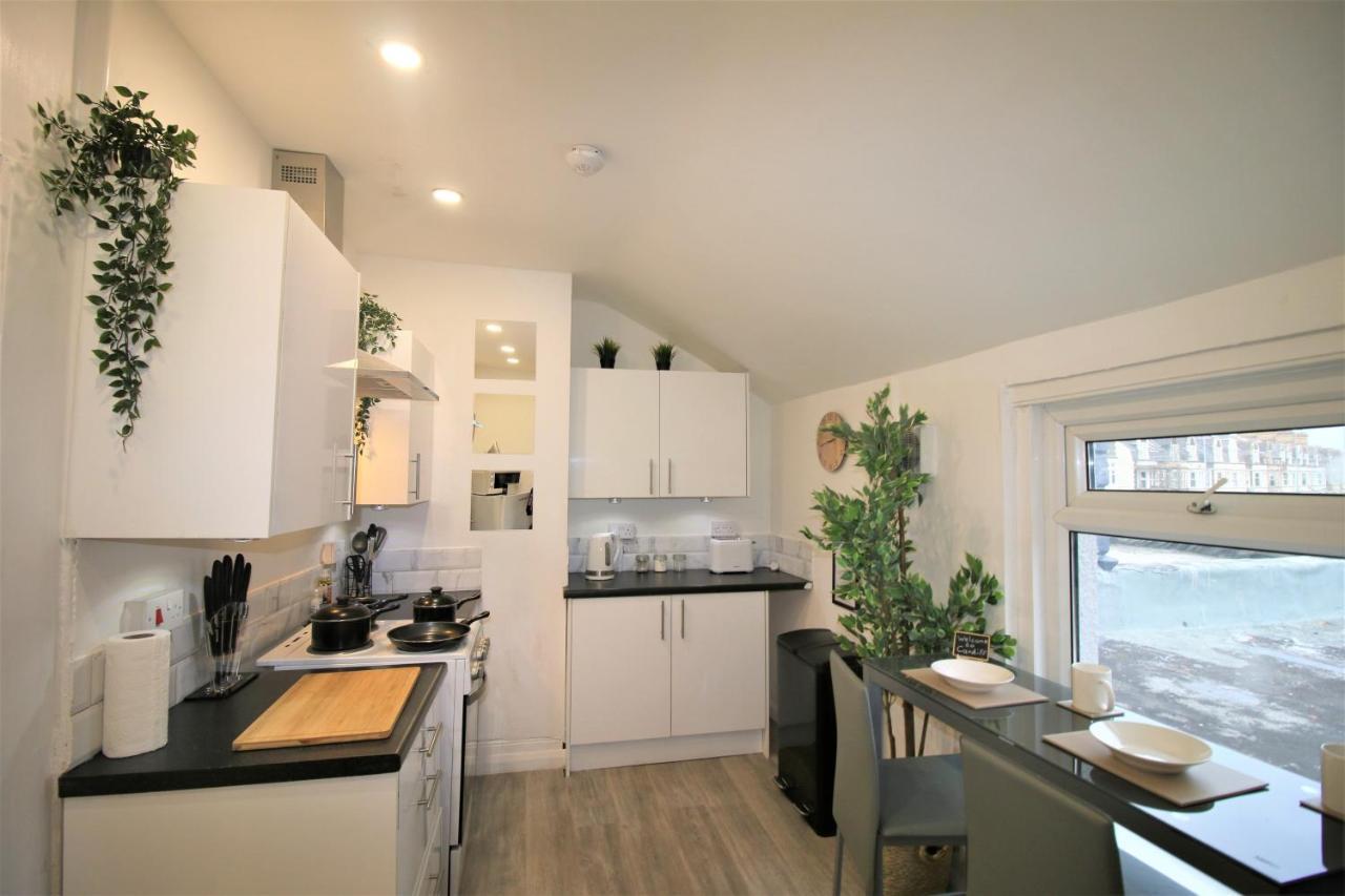 Free Local Parking - Fast Wifi - Sleeps 10 Guests By Property Promise Cardiff Exteriér fotografie